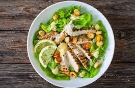 “سيزار”.. 100 عام على أشهر طبق سلطة في التاريخ