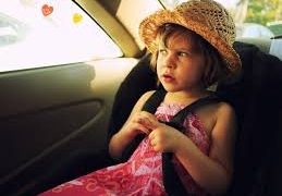 طرق متنوعة لتسلية الأطفال في الرحلات الطويلة بالسيارة