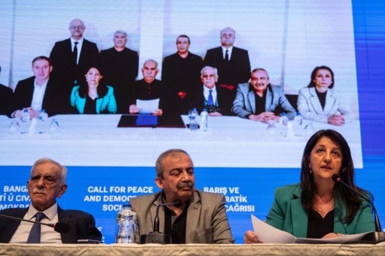 زعيم حزب العمال الكردستاني يوجه بإلقاء السلاح