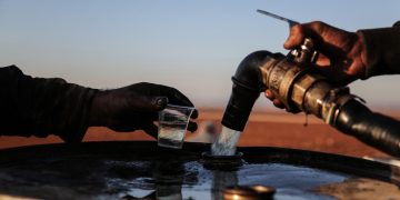 وصول أول ناقلة محملة بمادة “المازوت” إلى مصب بانياس