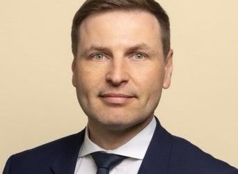 مجموعة أدنيك ووزارة الدفاع الاماراتيه تعلنان عن شراكة استراتيجية  