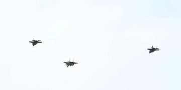 4 طائرات حربية حلّقت فوق تشييع نصر الله.. والرد “الموت لإسرائيل