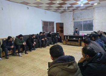 محافظ اللاذقية يزور مخفر القرداحة بعد الهجوم