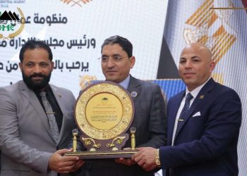 تكريم قيادات منظومة عمال مصر الاقتصادية بحضور وزير العمل والتأهيل بليبيا