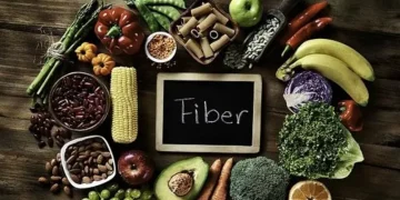 8 أطعمة غنية بالألياف يمكنها تحسين عملية الهضم بشكل طبيعي