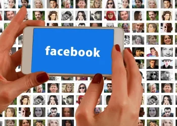 عالم الفيسبوك