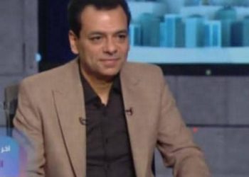 “فنان وحكاية “يكشف السر الخفي للبوت الذي كان يرتديه عادل امام في أغلب أفلامه