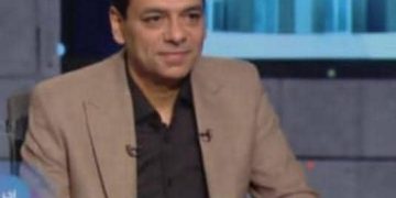 “فنان وحكاية “يكشف السر الخفي للبوت الذي كان يرتديه عادل امام في أغلب أفلامه