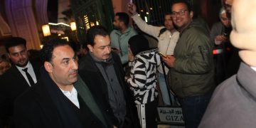 رجل الأعمال فؤاد البدراوي يقدم واجب العزاء للفنان باسم سمرة