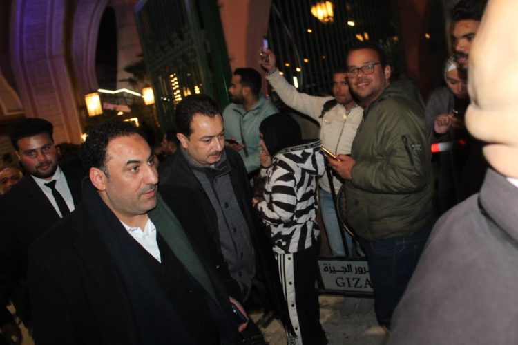 رجل الأعمال فؤاد البدراوي يقدم واجب العزاء للفنان باسم سمرة