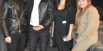 مصطفي كامل يبدع في الغناء بخيمة Zaya