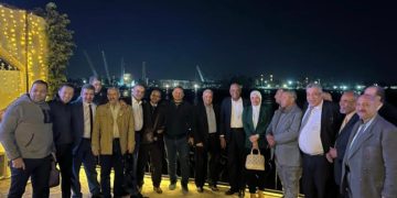 تصافح يُنهي الخلاف..!