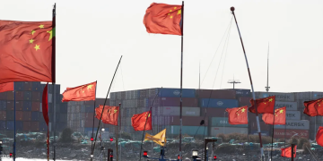 رد صيني صاعق على ترامب يعكس “تسونامي” في البورصات العالمية