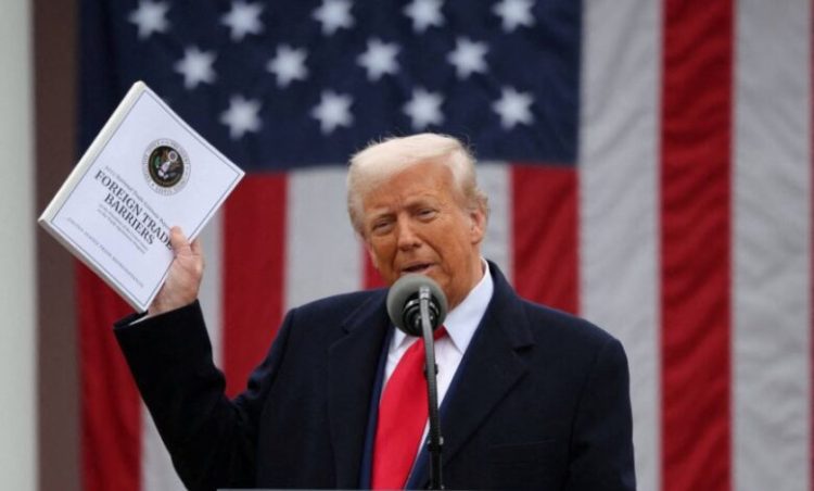 الحرب الجمركية: نظرة مستقبلية على الآثار الاقتصادية والدبلوماسية لأمريكا