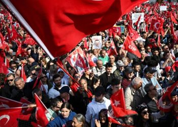 “وول ستريت جورنال” توضح أسباب غضّ أوروبا الطرف عن حملة إردوغان على المعارضة