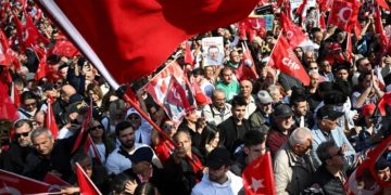 “وول ستريت جورنال” توضح أسباب غضّ أوروبا الطرف عن حملة إردوغان على المعارضة