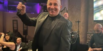 سيد الطرب إلياس كرم يُشعل لوس أنجلوس بحفل فني استثنائي في مطعم THE GATE