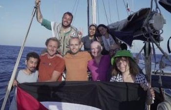 تعرفوا عن قرب على سفينة مادلين وعلى الناشطين الدوليين الذين اعدت إسرائيل العدة لمحاصرتهم .