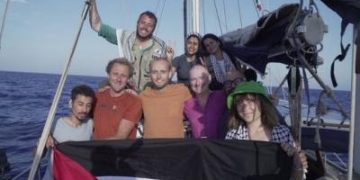 تعرفوا عن قرب على سفينة مادلين وعلى الناشطين الدوليين الذين اعدت إسرائيل العدة لمحاصرتهم .