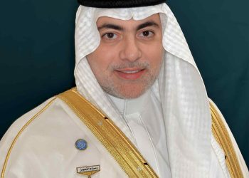 الدبلوماسي د. عاطف سندي يتوَّج بأوسمة المحبة والتميز ويلهم الأوساط العربية بقيم السلام والأناقة