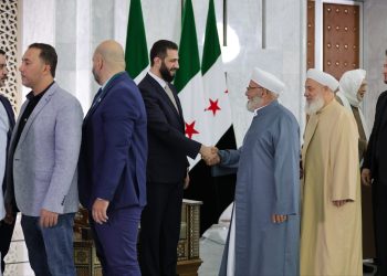 الرئيس الشرع يتبادل تهاني عيد الأضحى المبارك مع عدد من الأهالي والمسؤولين في قصر الشعب