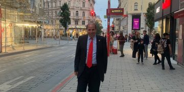 نوافذ تحول المباني الزجاجية وناطحات السحاب إلى محطات كهرباء! 