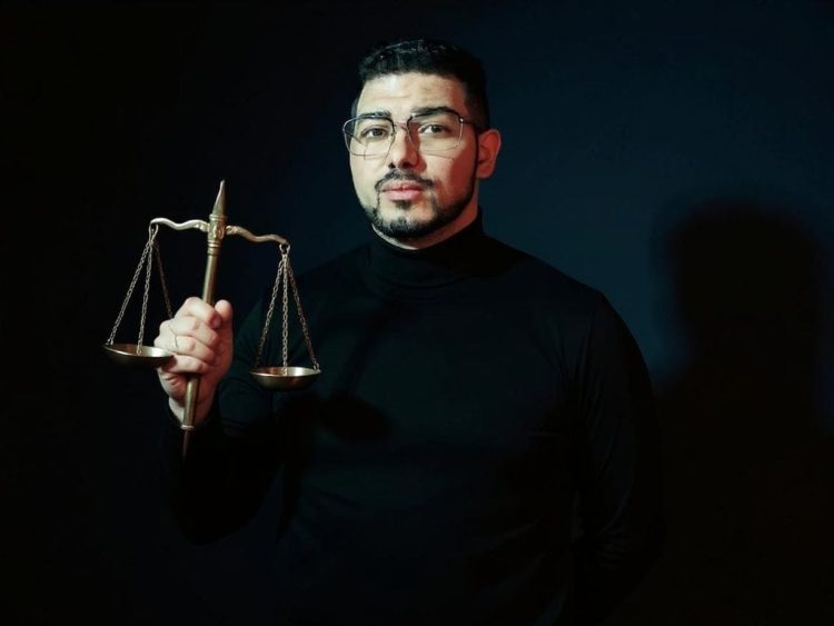 عقوبات قانونية صارمة لمن ينشر صور وفيديوهات غير أخلاقية وكاذبة