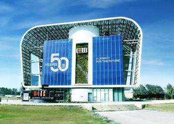 البنك التجاري الدولي يرفع حد شراء العملات الأجنبية للمسافرين إلى 10,000 دولار أمريكي