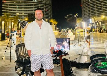 محمد زكريا ينقل إنجازات العلمين الجديدة بعدسته إلى المشاهد العربي عبر شاشتي النهار والمحور