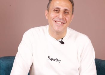 الدكتورُ مصطفى محمود يشرحُ طُرُقَ علاجِ الابتسامةِ اللثويَّة وأسبابَها