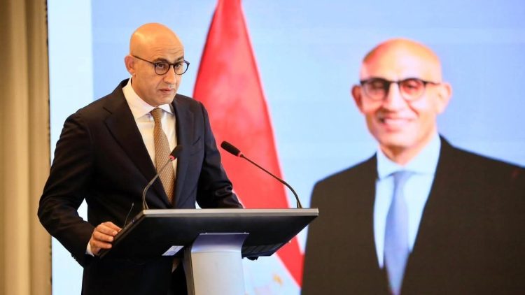 الوزير يقود سباقا مع الزمن لتجهيز المدارس قبل بدء الدراسة.. ويعلن: لا تهاون مع الكثافات