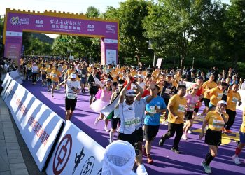 ختام ماراثون سور الصين هواريو وسباق زايد الخيري 2025 بمشاركة أكثر من 17 ألف عداء من 26 دولة