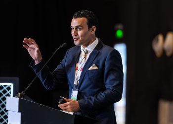 أحمد طارق سليم “تيخا”.. المصري الذي تغلّب على الموت ليقود ثورة الصحة والاستدامة والتكنولوجيا في العالم