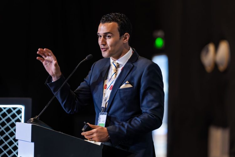 أحمد طارق سليم “تيخا”.. المصري الذي تغلّب على الموت ليقود ثورة الصحة والاستدامة والتكنولوجيا في العالم