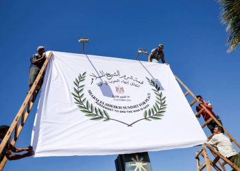 غياب  بن سلمان و بن زايد في مؤتمر شرم الشيخ: مؤشر على التوترات الاستراتيجية في العالم العربي