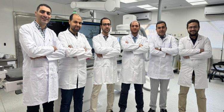 مستشفيات جامعة عين شمس تحقق إنجازًا عالميًا بعلاج 12 مريضًا في وحده القسطرة المخية