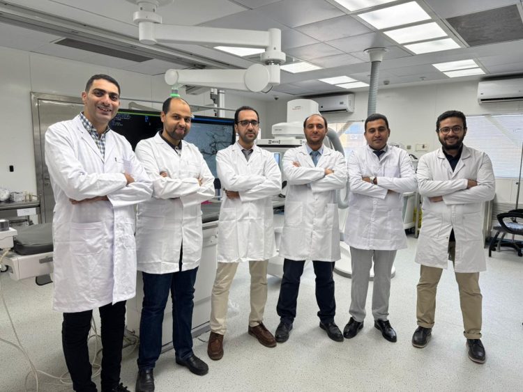 مستشفيات جامعة عين شمس تحقق إنجازًا عالميًا بعلاج 12 مريضًا في وحده القسطرة المخية