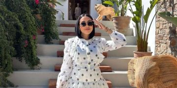 رهف الشامي تتألق بإطلالة يونانية ساحرة خلال عطلتها في جزيرة ميوكونوس