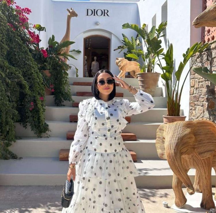 رهف الشامي تتألق بإطلالة يونانية ساحرة خلال عطلتها في جزيرة ميوكونوس