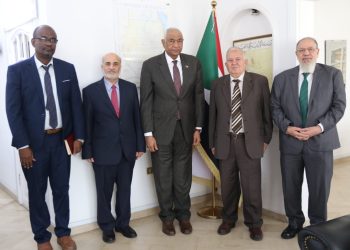 وفد الوسطية يزور السفير السوداني في عمان دعمًا لوحدة واستقرار السودان