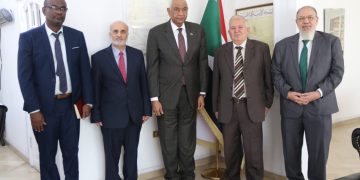 وفد الوسطية يزور السفير السوداني في عمان دعمًا لوحدة واستقرار السودان