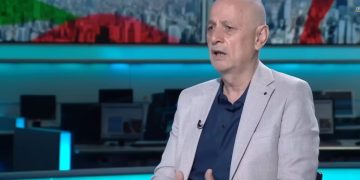 ترامب يضغط لإنقاذ ربيبه …..!