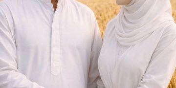 مَخْلُوقَةٌ بَيْنَ الضُّلُوع