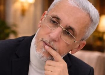 وأنت تمشط شعرها بقلم الأديب حيدر الأديب