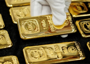 الذهب يهبط للجلسة العاشرة مع قوة الدولار وتلاشي آمال خفض الفائدة