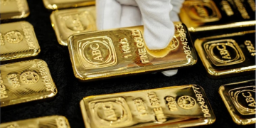 الذهب يهبط للجلسة العاشرة مع قوة الدولار وتلاشي آمال خفض الفائدة