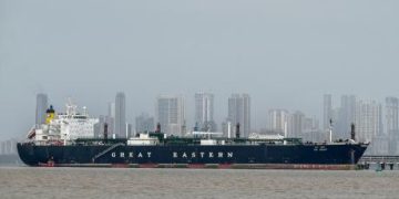 مضيق هرمز بوابة مدفوعة… ورقة لتعويض خسائر إيران