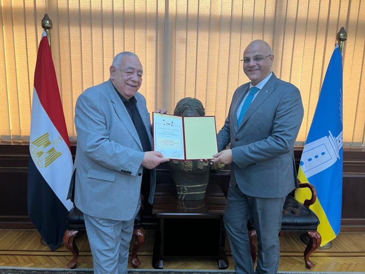 محافظ الاسكندريه يستقبل وفد الاتحاد المصرى للياقة البدنية وكمال الاجسام