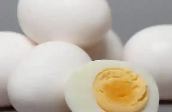 البيض ومرض الزهايمر .. هل تحمل البيضة سر الحماية؟