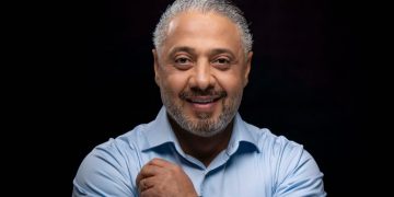 الفنان محمود الخياط يعود للساحة الفنية باغنية ” عيونك رحلة أيامي “